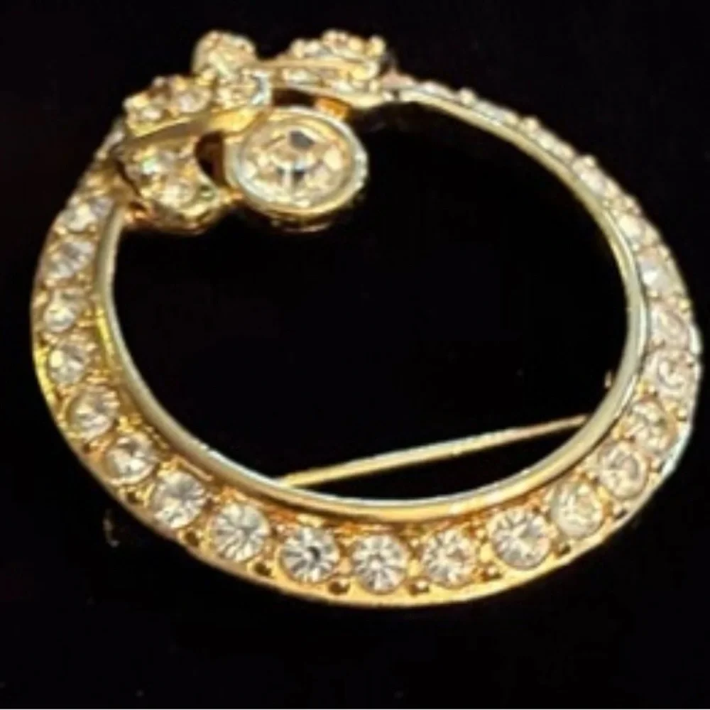 Swarovski Swan Wreath Rhinestone Brooch Pin Gold Tone 1.5”
